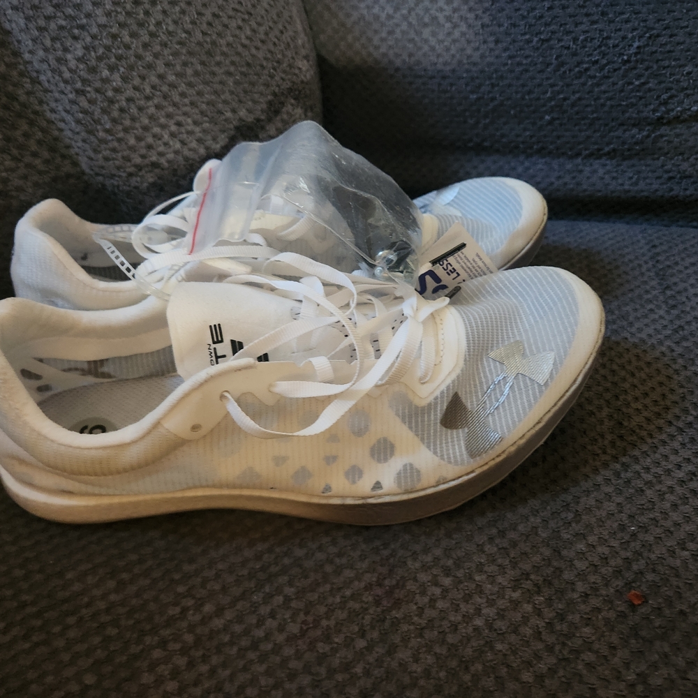 Under Armour White Mesh Running Shoes with Silver Logo